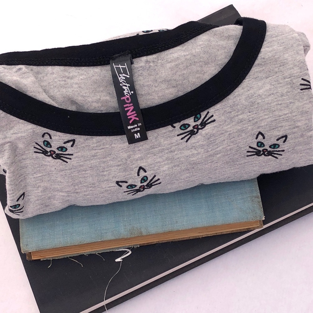 ELECTRIC PINK ⚡️ MEDIUM GRAY CAT SHIRT